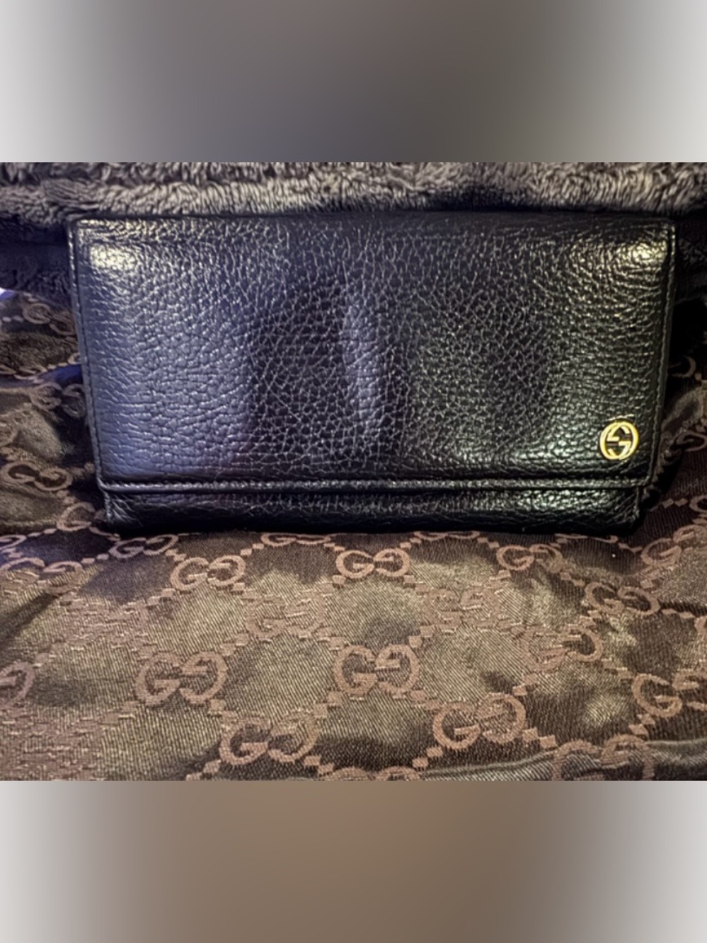 Authentic Gucci Continental Wallet- Preloved in Very Good Condition- Gold GG